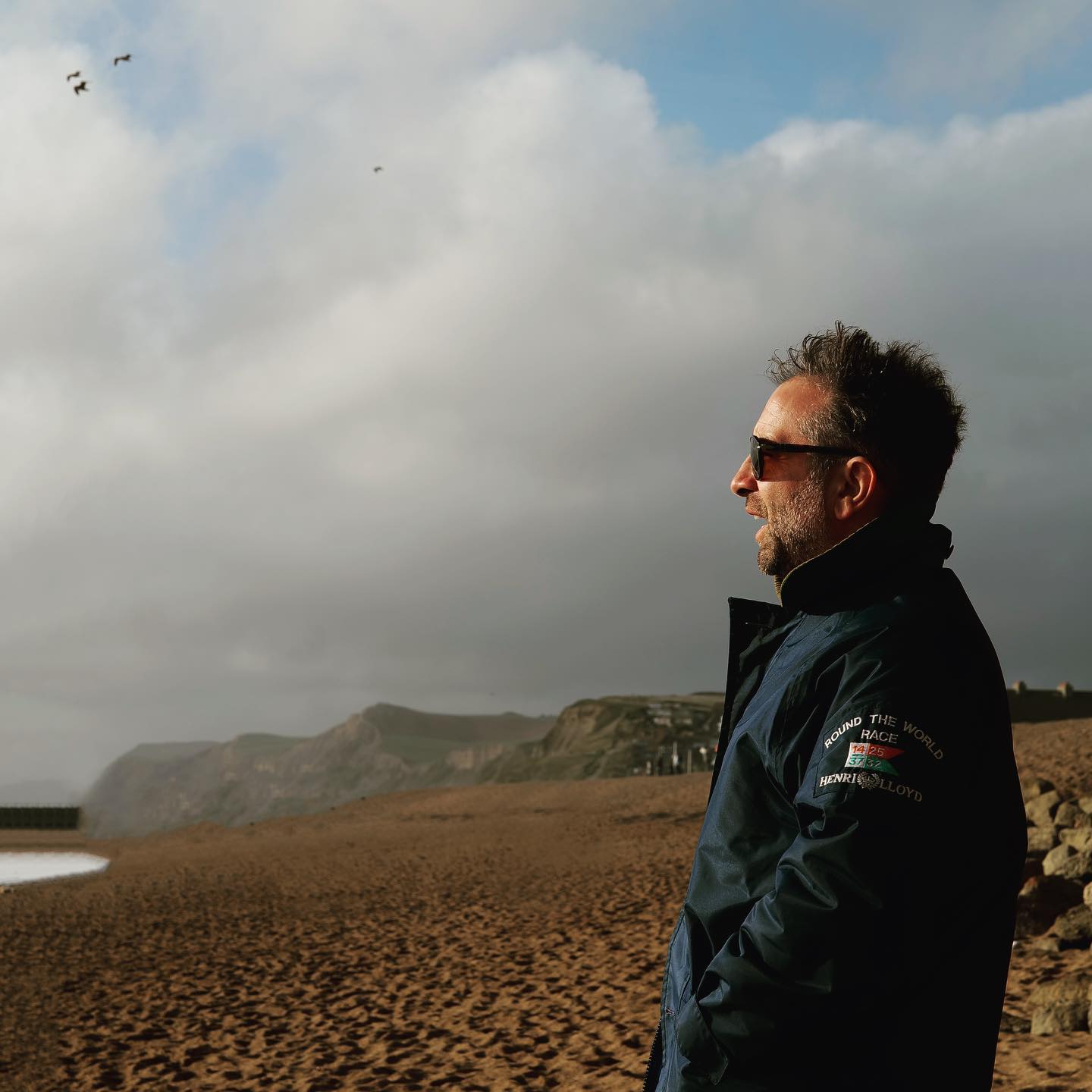 Visiting the Jurassic Coast with the family and took the opportunity to face the winter sea with my trusty 80s @henrilloyd63 by @olmescarretti , one of the staples of any Paninaro wardrobe. 📸 by @missviolapiro
